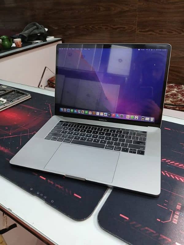 MacBook Pro 2017 – Core i7 | 16GB RAM | 512GB SSD | 4GB Graphics 0