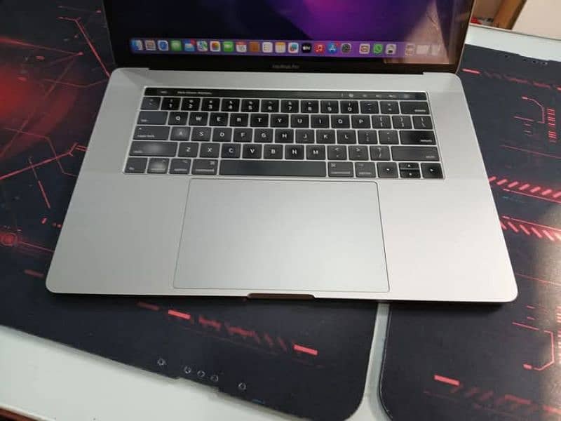 MacBook Pro 2017 – Core i7 | 16GB RAM | 512GB SSD | 4GB Graphics 2