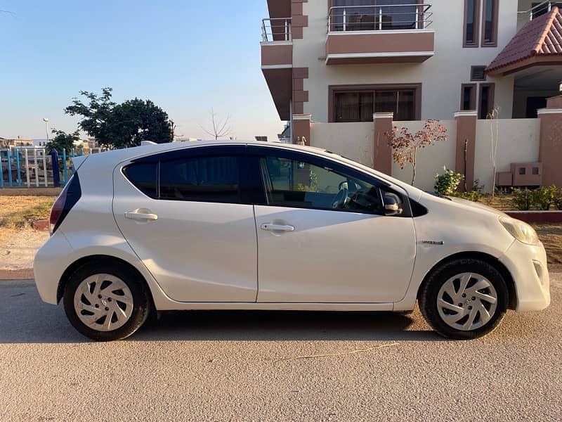 Toyota Aqua 2015 for sell in very good price 3