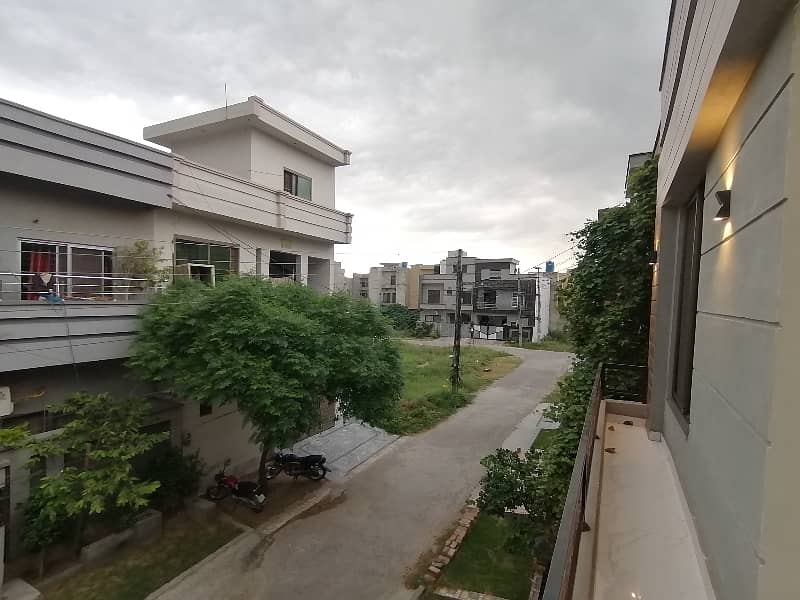 Prime Location 5 Marla House In Beautiful Location Of Jubilee Town - Block F In Lahore 27