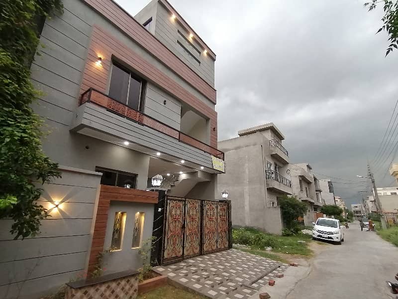 Prime Location 5 Marla House In Beautiful Location Of Jubilee Town - Block F In Lahore 31