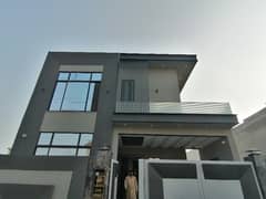 10 Marla House In Beautiful Location Of LDA Avenue - Block J In Lahore