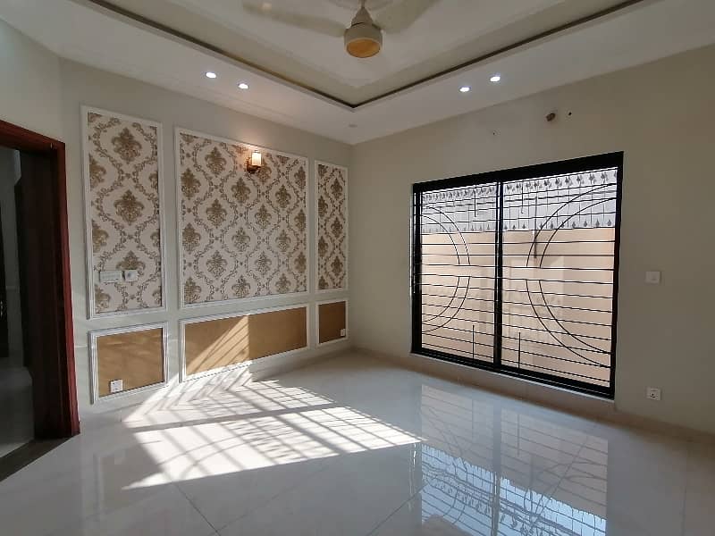 Stunning 10 Marla House In LDA Avenue - Block J Available 6