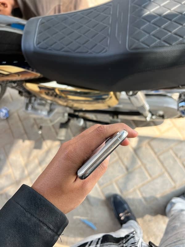 iphone Xs 64gb pta aprvd 4