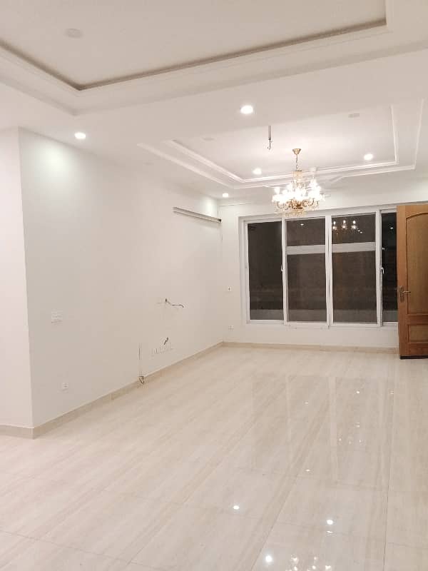 upper portion for rent in d12 0