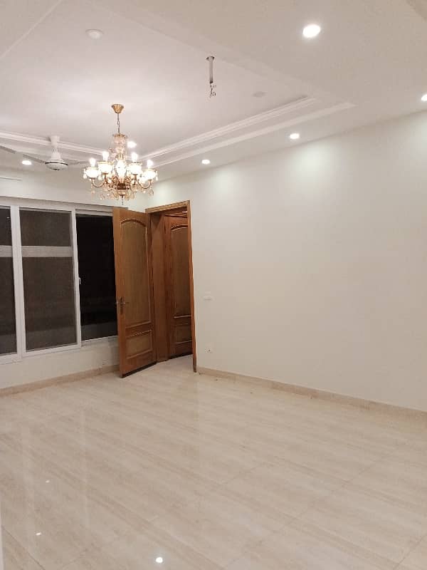 upper portion for rent in d12 4