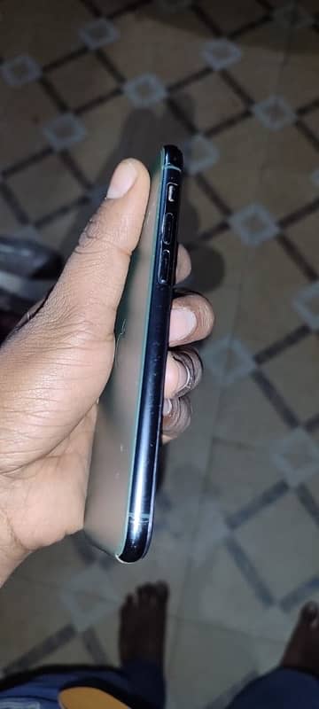 iPhone  11 pro LL/A in cheap rate 4