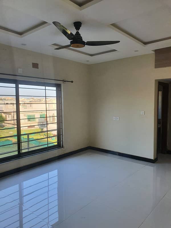 10 Marla Uper Portion Available for rent in bahria town phase # 8 1