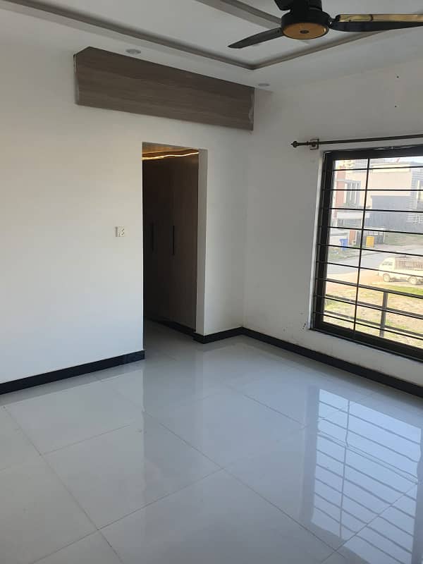 10 Marla Uper Portion Available for rent in bahria town phase # 8 3