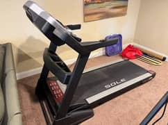 SOLE F85 COMMERCIAL GRADE TREADMILL HEAVY DUTY CONTINUES MOTOR.