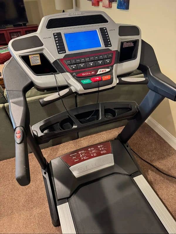 SOLE F85 COMMERCIAL GRADE TREADMILL HEAVY DUTY CONTINUES MOTOR. 4