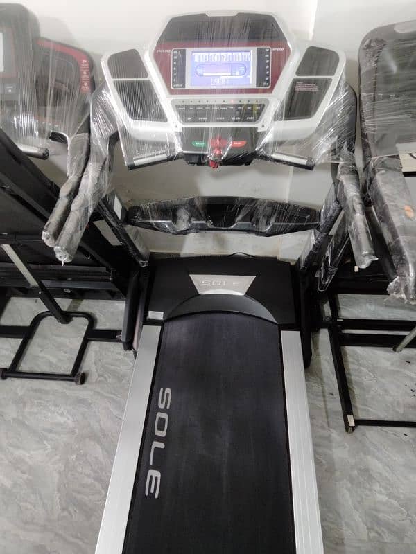 SOLE F85 COMMERCIAL GRADE TREADMILL HEAVY DUTY CONTINUES MOTOR. 9