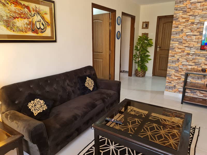 Par day short time furnished apartment available 6