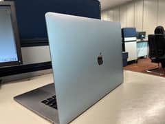 Macbook pro 2019 i9 16gb 500gb 4gb amd graphics card