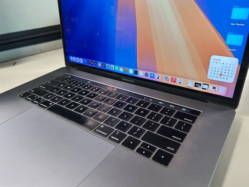 Macbook pro 2019 i9 16gb 500gb 4gb amd graphics card 1