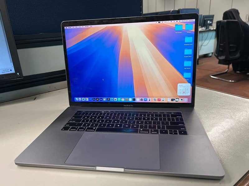 Macbook pro 2019 i9 16gb 500gb 4gb amd graphics card 6