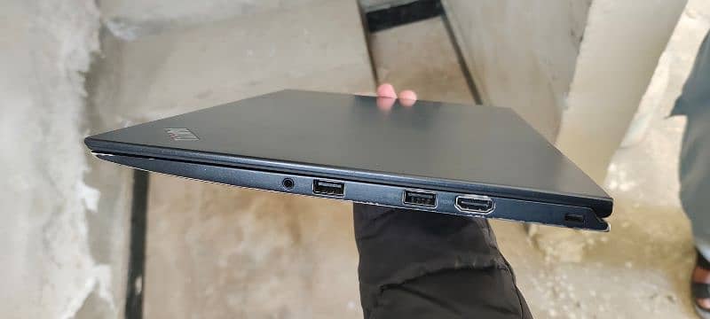 Lenovo Thinkpad x1 carbon  Cor i5 6th generation . 3