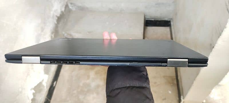 Lenovo Thinkpad x1 carbon  Cor i5 6th generation . 4