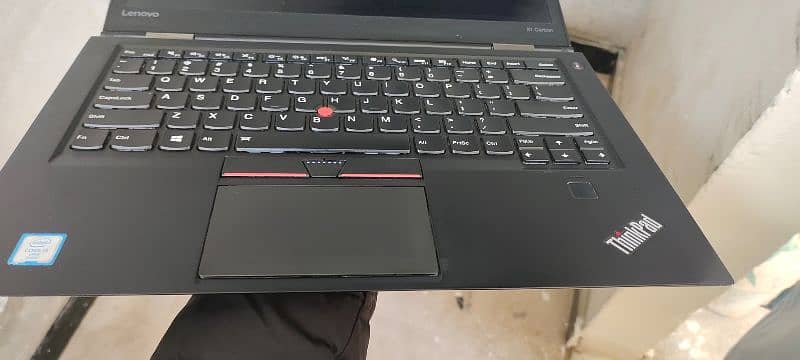 Lenovo Thinkpad x1 carbon  Cor i5 6th generation . 6