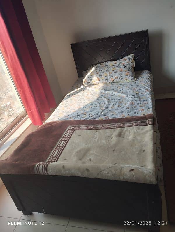 2 single bed in very good condition with mattress and free bed sheet 5