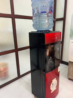 Signature water dispenser