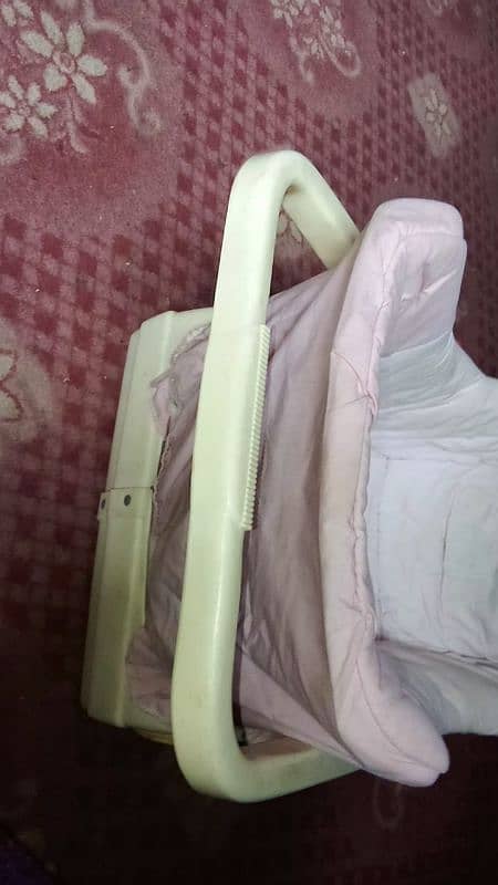 Babies Moveable Swing Carry Cot In 8/10 Condition 3