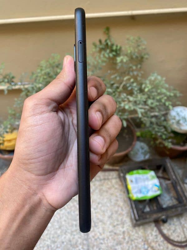 Google Pixel 4xl / Minor Glass break 5