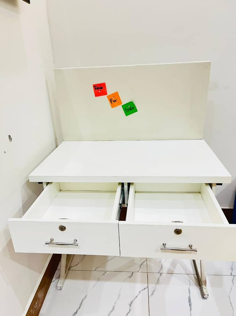 Study Table White Condition Good as new 0