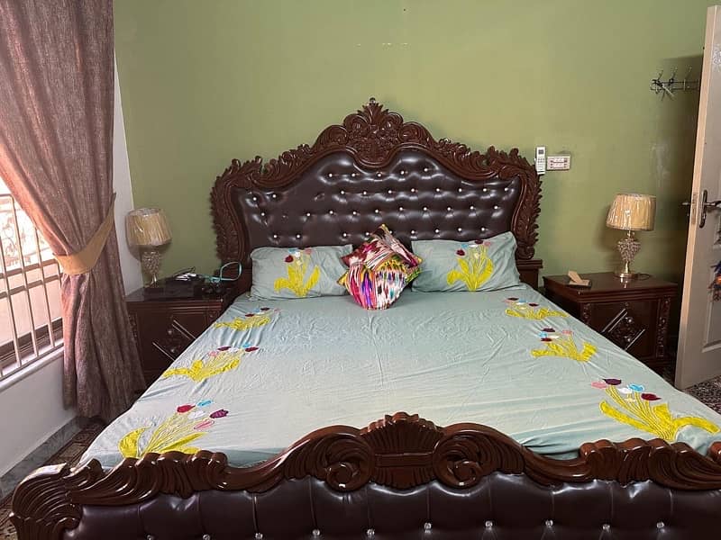 Best Quality & Modern Wood King Sized Bed With Matteress. 1