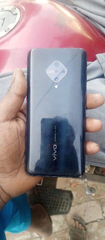 vivo y51 4gb 128gb daba Sath he charger ni all ok mobile koi masla ni 1