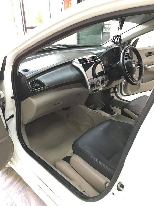 Honda City IVTEC 2016 Good Condition Family Car 4