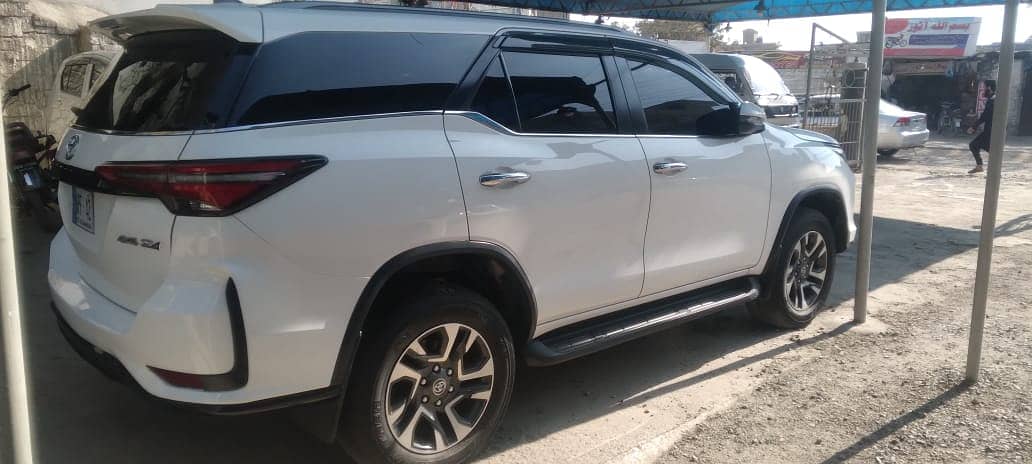 Toyota Fortuner Legender 2022 4