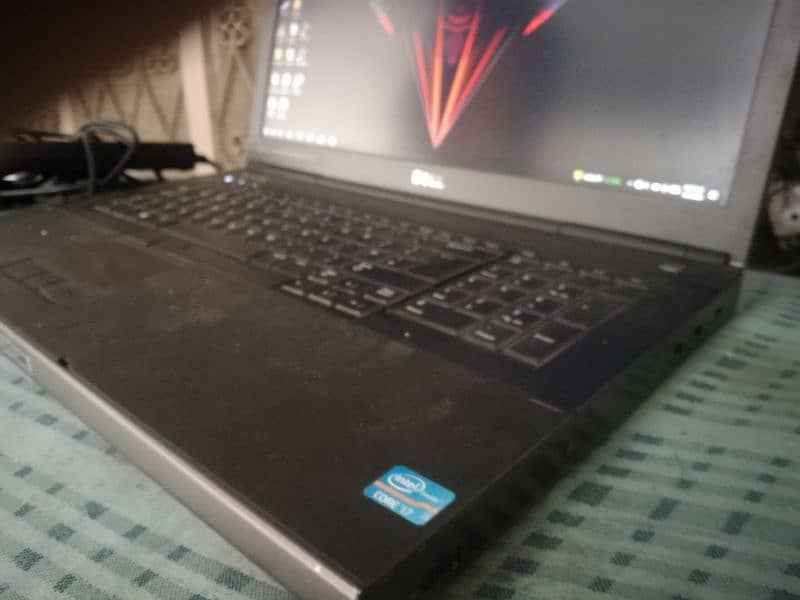 Dell precision m6700 Laptop 1