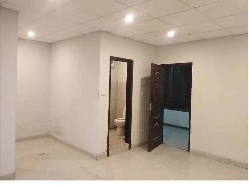 Area 330 Square Feet Office Available For Rent Real Pictures In Main Boulevard Road Gulberg 3 Lahore 1