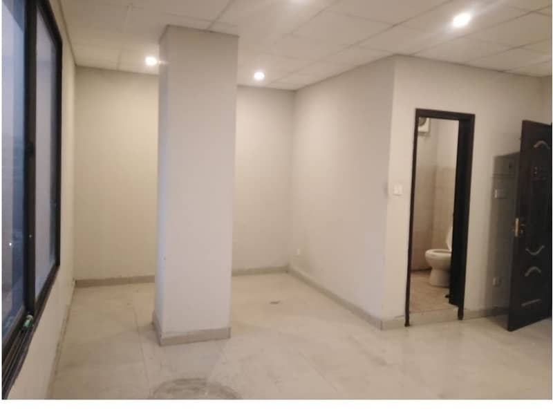 Area 330 Square Feet Office Available For Rent Real Pictures In Main Boulevard Road Gulberg 3 Lahore 5