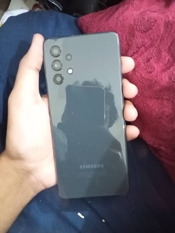 Samsung A32 with box charger 0