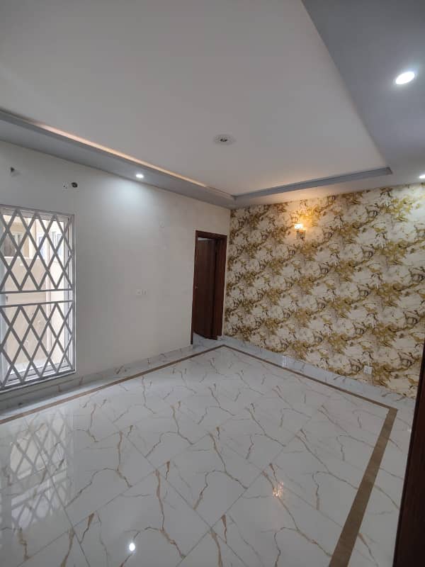 Like Brand New 5 Marla Luxury Upper Portion Available For Rent in CC Block Bahria Town Lahore 3