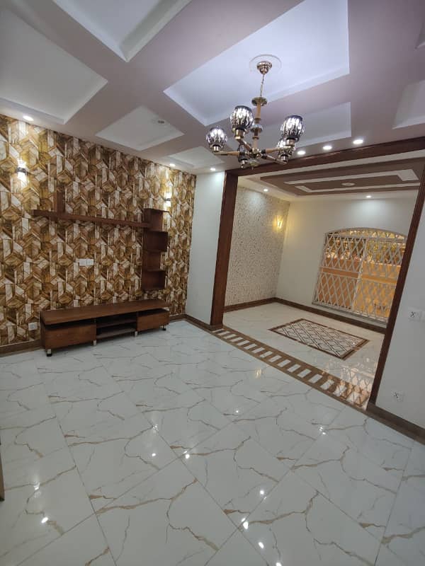 Like Brand New 5 Marla Luxury Upper Portion Available For Rent in CC Block Bahria Town Lahore 4