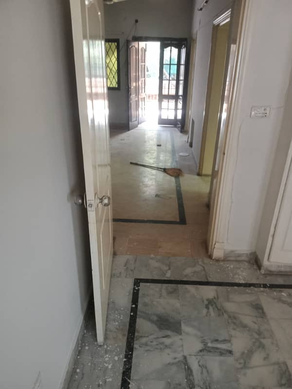 C Type 2nd floor flat for rent G-11/4 pha 6