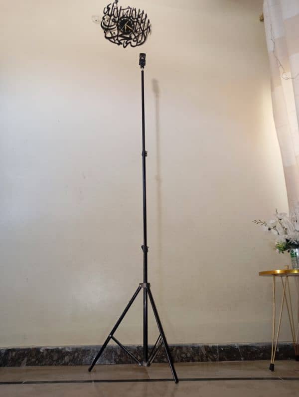 7 feet tripod with mobile holder 0