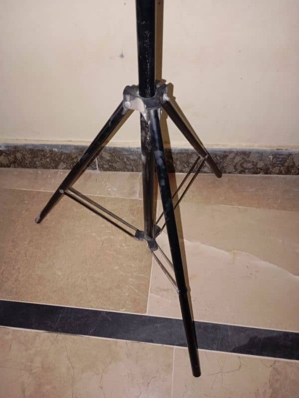 7 feet tripod with mobile holder 2