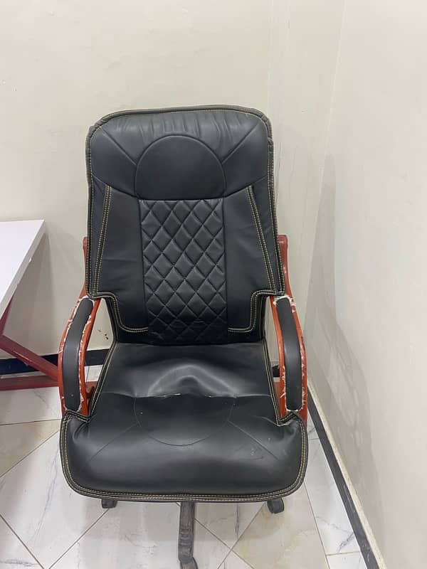 office chair and exuctive table for sale  used table and chairs 4