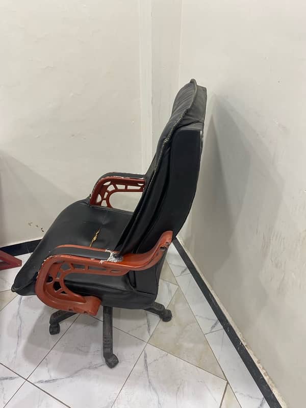 office chair and exuctive table for sale  used table and chairs 5