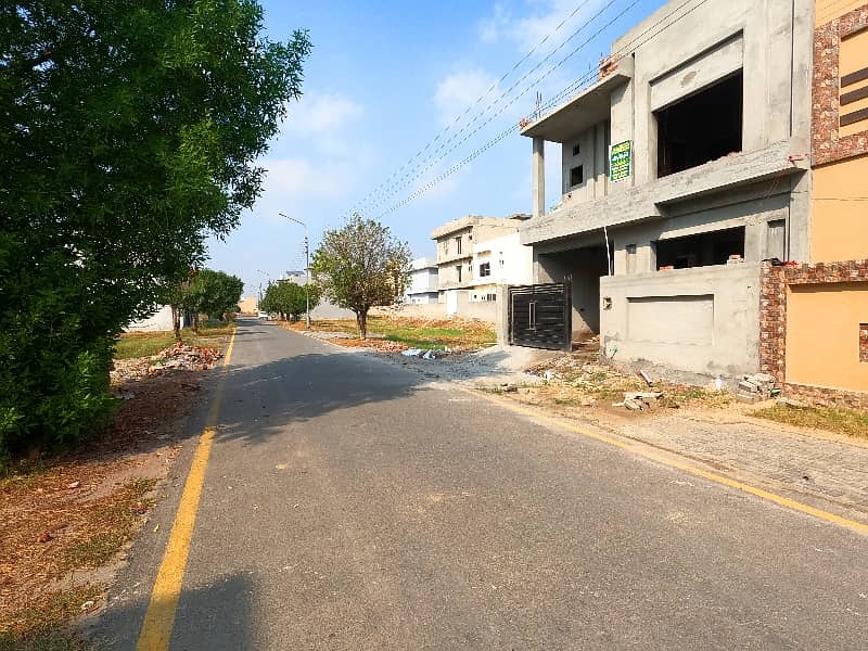 Prime Location 5 Marla House For sale In Lahore 1