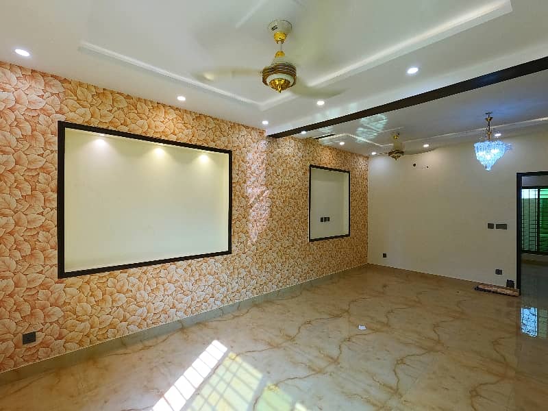 Prime Location 5 Marla House For sale In Lahore 4