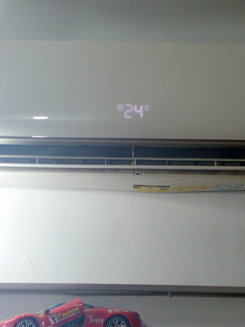 1 ton Ac sale in good condition with remote 0