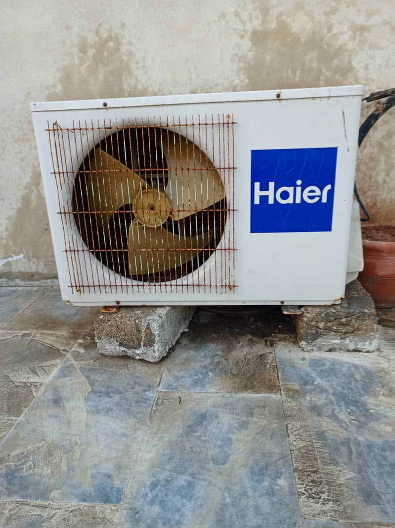 1 ton Ac sale in good condition with remote 3