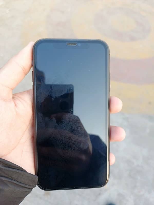 iphone 11 jv 10 by 10  condition 6