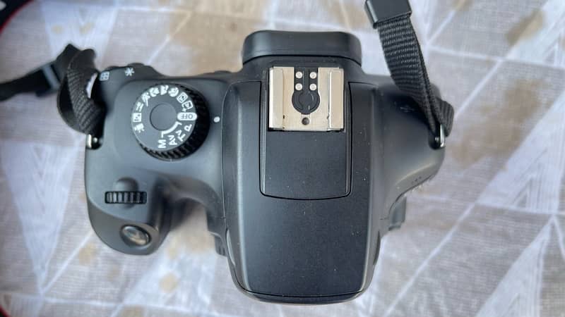 Canon 4000D DSLR camera and 2 month used is new 1