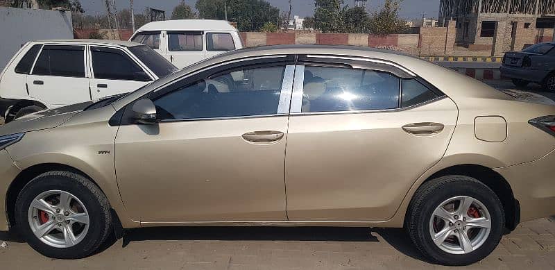 im selling my Toyota Corolla GLI 2016 in very good condition 8